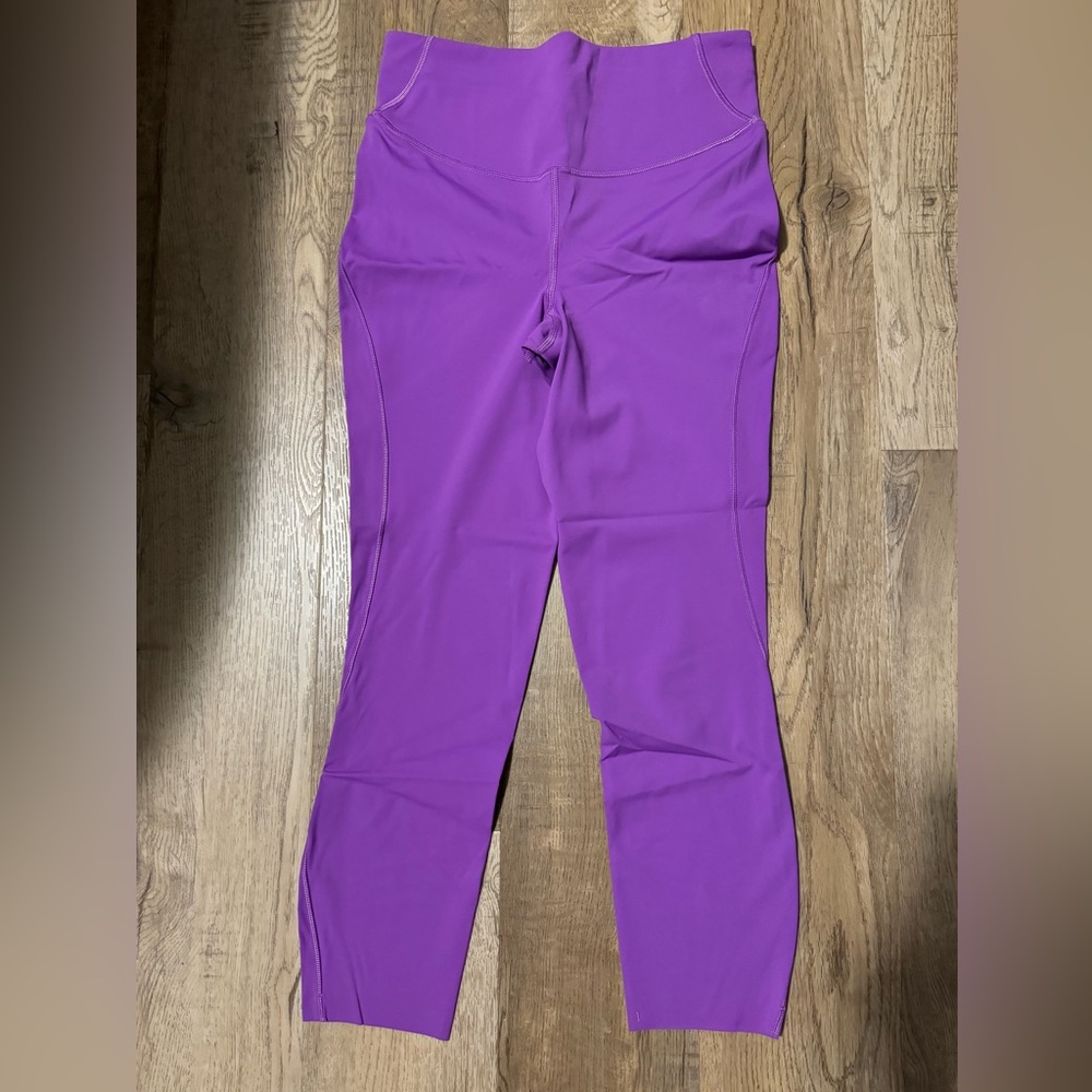 Lululemon size 6 EUC. Worn once. Not liking this color on me.